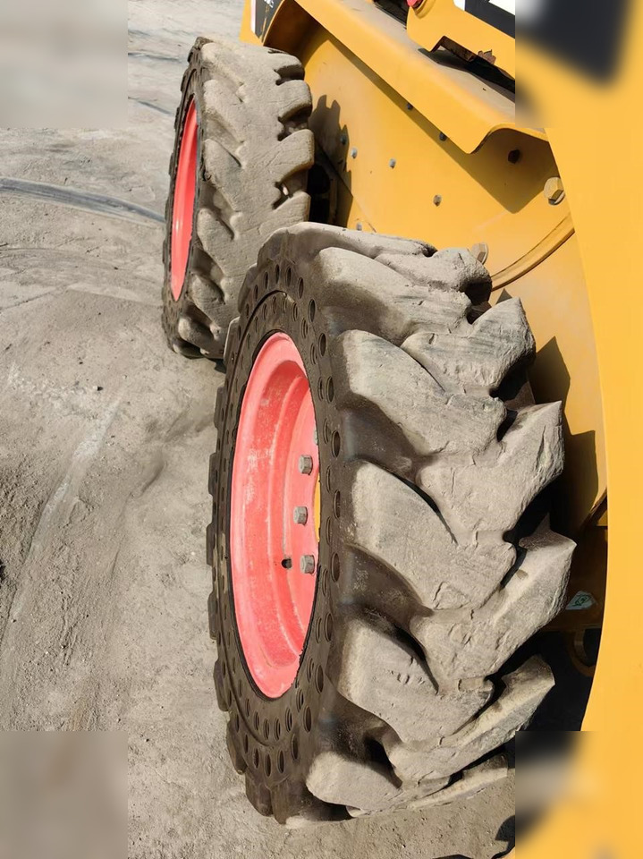 CATERPILLAR 226B - Skridstyret minilæsser: billede 4 CATERPILLAR 226B - Skridstyret minilæsser: billede 4