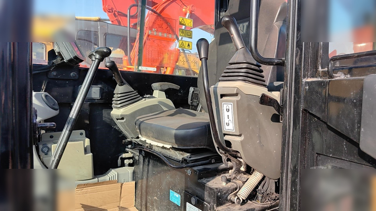 CATERPILLAR 305.5E2 - Minigravemaskine: billede 4 CATERPILLAR 305.5E2 - Minigravemaskine: billede 4