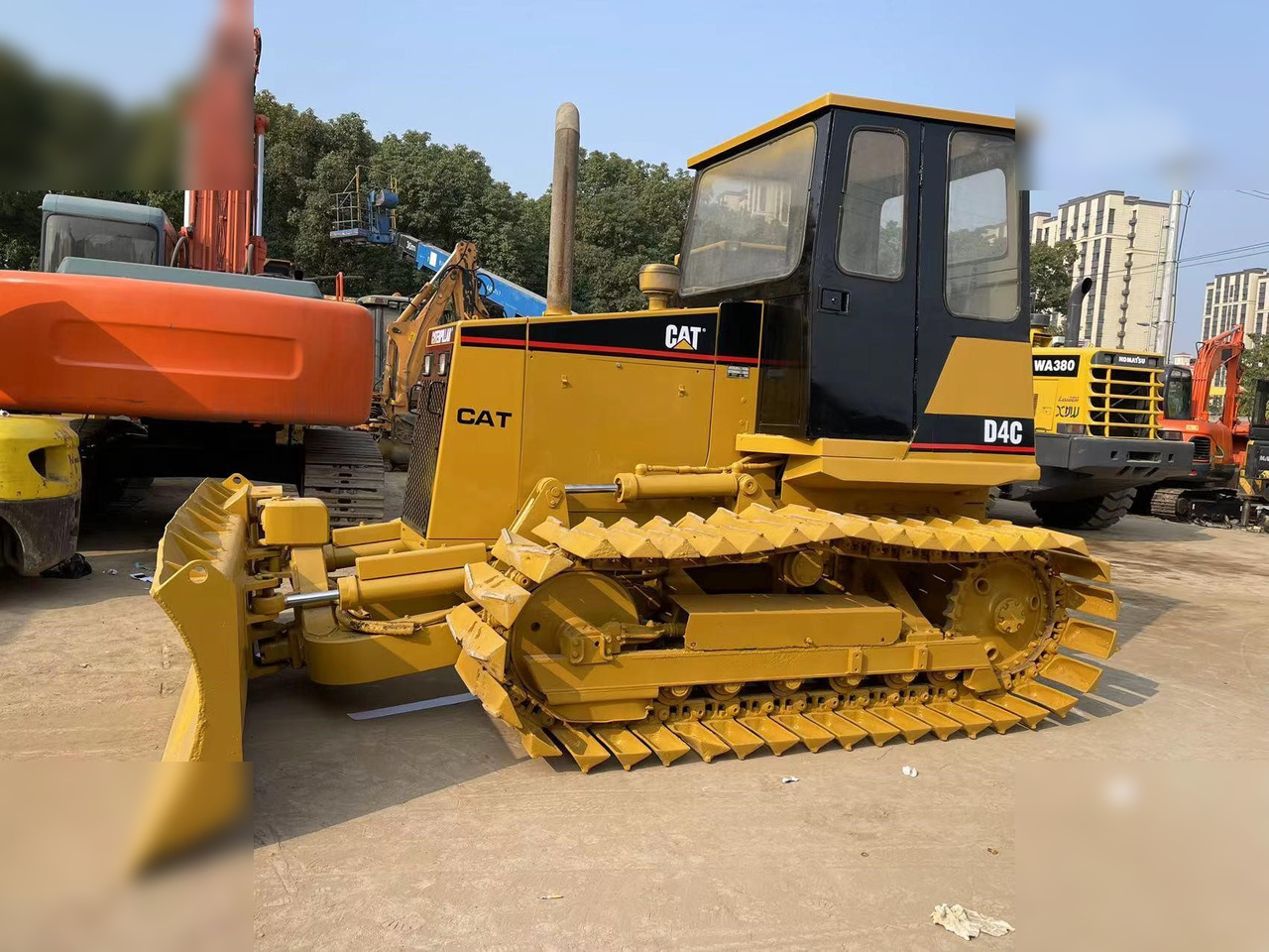 CATERPILLAR D4C - Bulldozer: billede 1 CATERPILLAR D4C - Bulldozer: billede 1