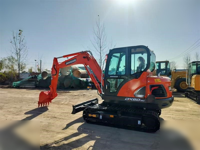 DOOSAN DX60-9C - Bæltegravemaskine: billede 1 DOOSAN DX60-9C - Bæltegravemaskine: billede 1