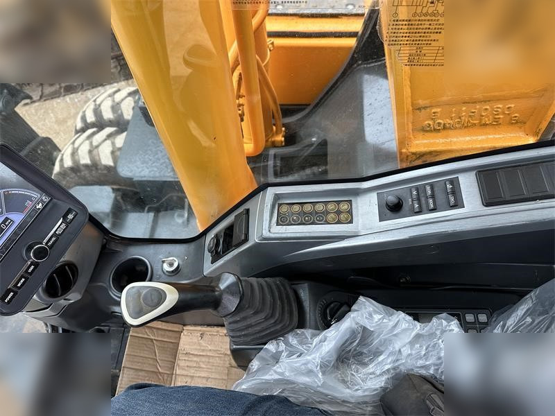 Bæltegravemaskine HYUNDAI ROBEX 220 LC-9S: billede 7