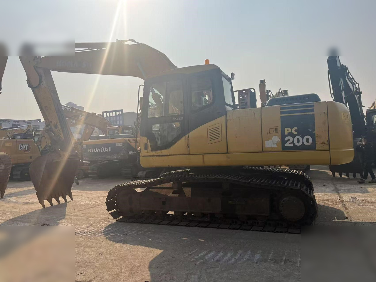 KOMATSU PC220-7 - Bæltegravemaskine: billede 1 KOMATSU PC220-7 - Bæltegravemaskine: billede 1