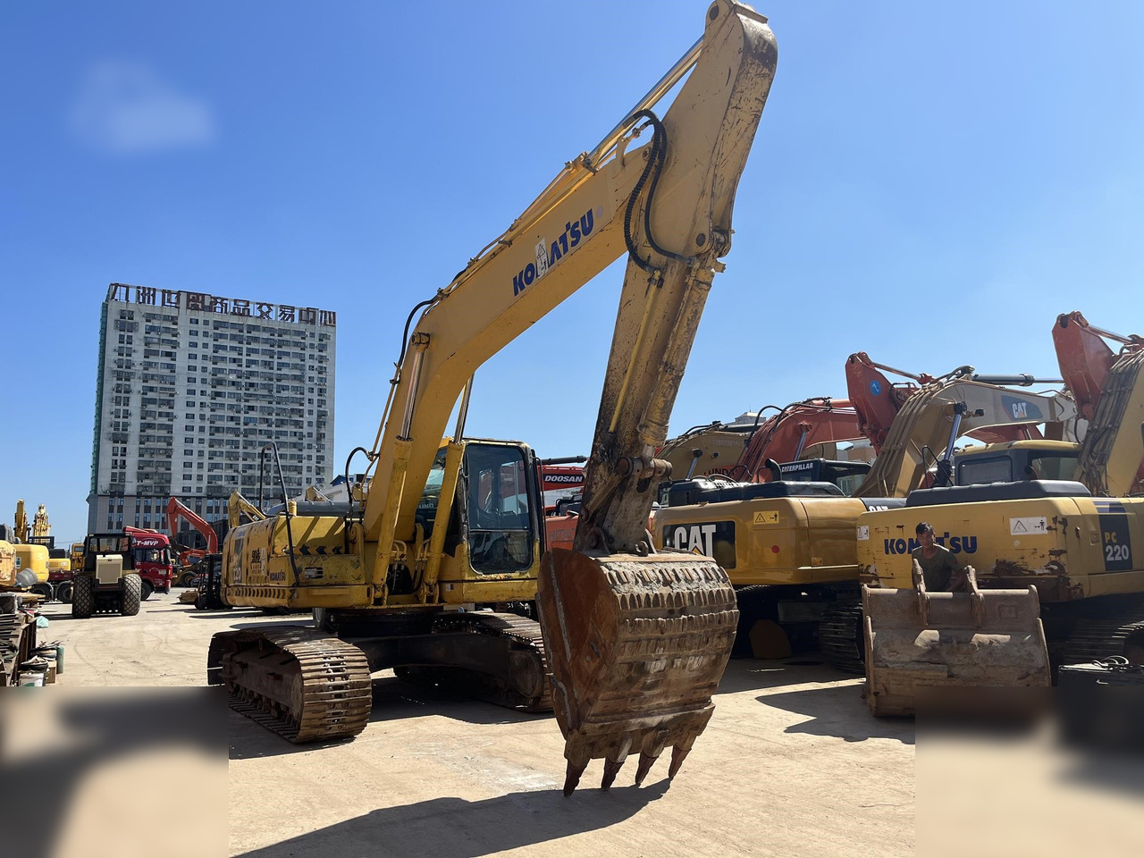 KOMATSU PC220-7 - Bæltegravemaskine: billede 1 KOMATSU PC220-7 - Bæltegravemaskine: billede 1