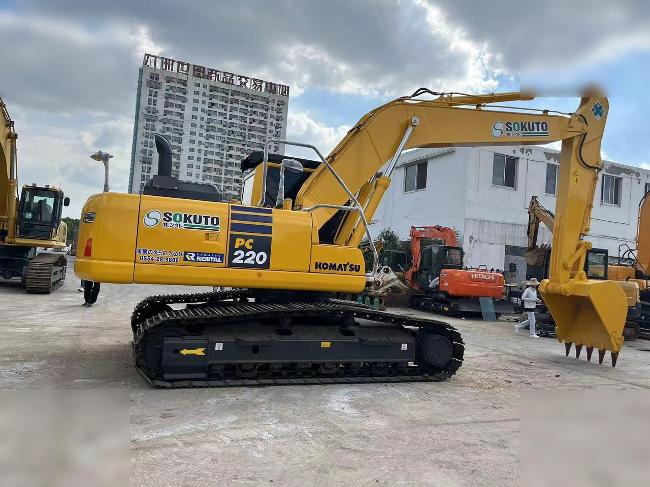 KOMATSU PC220-8 - Bæltegravemaskine: billede 1 KOMATSU PC220-8 - Bæltegravemaskine: billede 1