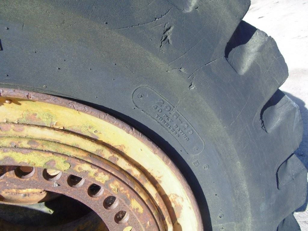 Däck - Dæk for Entreprenørmaskin: billede 3 Däck - Dæk for Entreprenørmaskin: billede 3