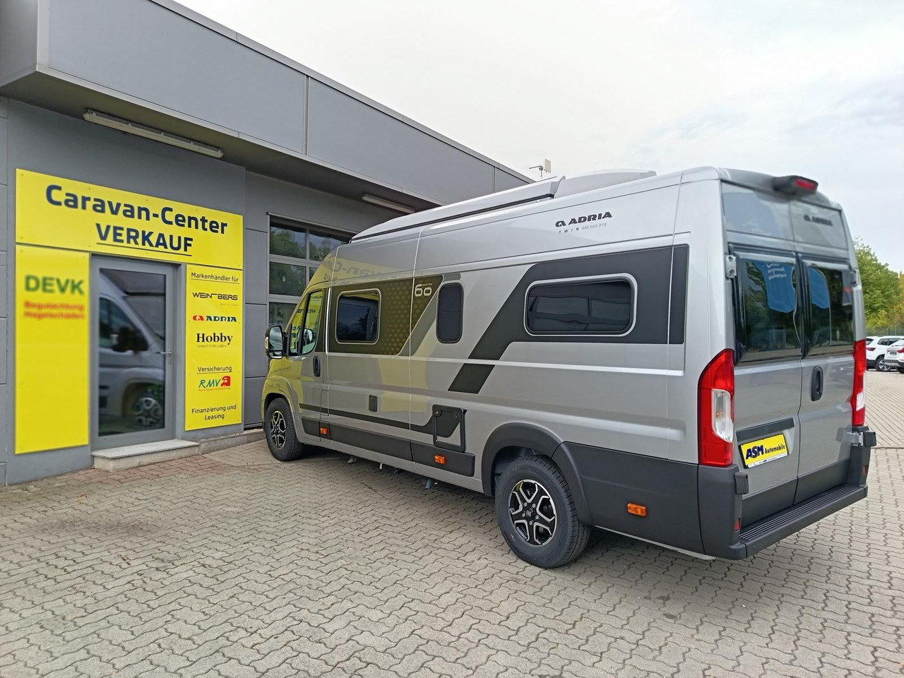 Adria Twin "60Y" 640 SGX 4,25MAXI*JUBILEE*AUFSTELLDACH - Camper van: billede 5 Adria Twin "60Y" 640 SGX 4,25MAXI*JUBILEE*AUFSTELLDACH - Camper van: billede 5