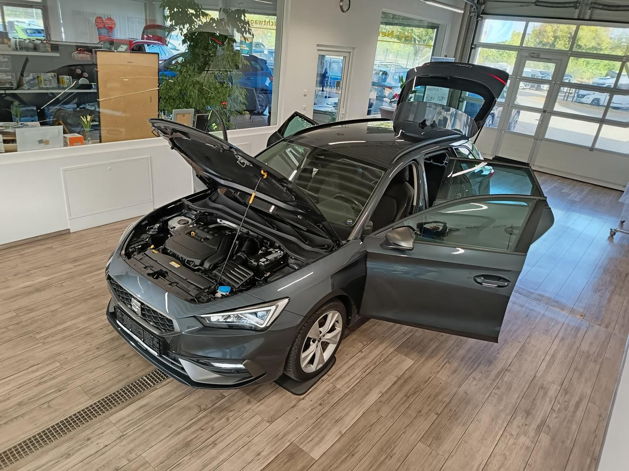 Seat Leon Sportstourer 1,5TSI FR*NAVI*LED*SOUND*R-KAM - Stationcar: billede 2 Seat Leon Sportstourer 1,5TSI FR*NAVI*LED*SOUND*R-KAM - Stationcar: billede 2