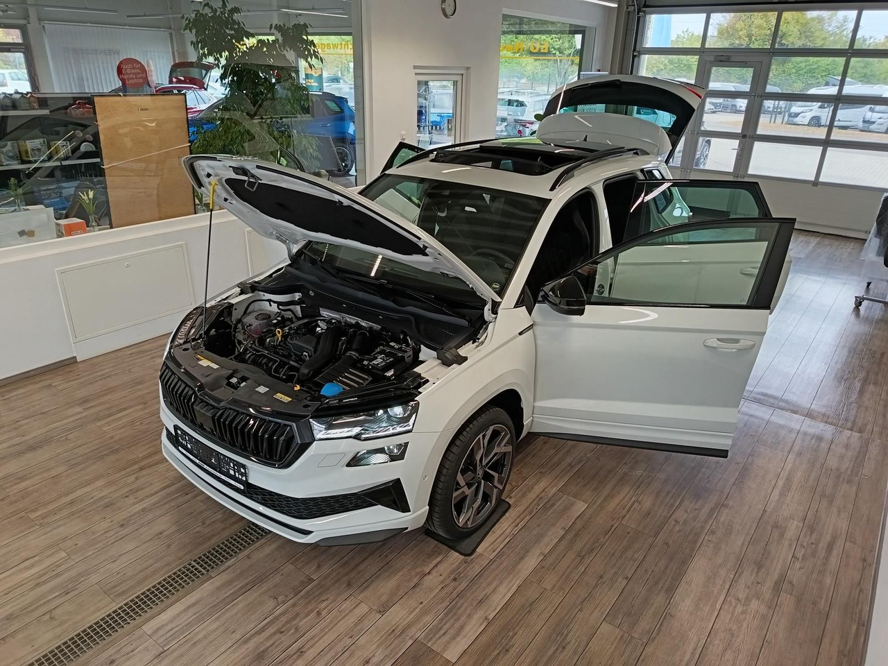 Skoda Karoq Sportline 1,5 TSI DSG*AHK*PSD*STD.HZG*NAVI - SUV: billede 2 Skoda Karoq Sportline 1,5 TSI DSG*AHK*PSD*STD.HZG*NAVI - SUV: billede 2