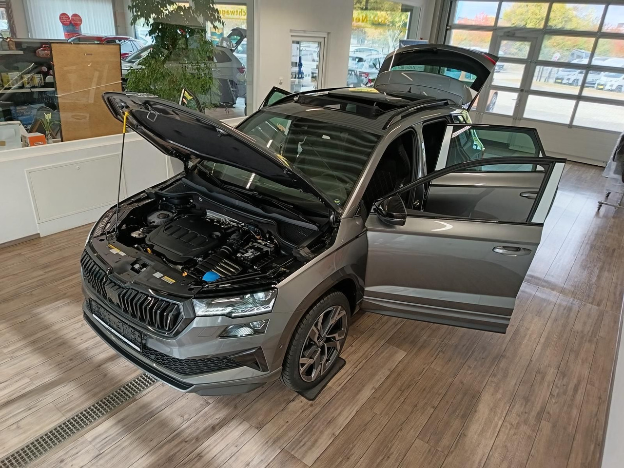Skoda Karoq Sportline 2,0 TDI 4x4*AHK*PSD*STD.HZG*DCC* - SUV: billede 2 Skoda Karoq Sportline 2,0 TDI 4x4*AHK*PSD*STD.HZG*DCC* - SUV: billede 2