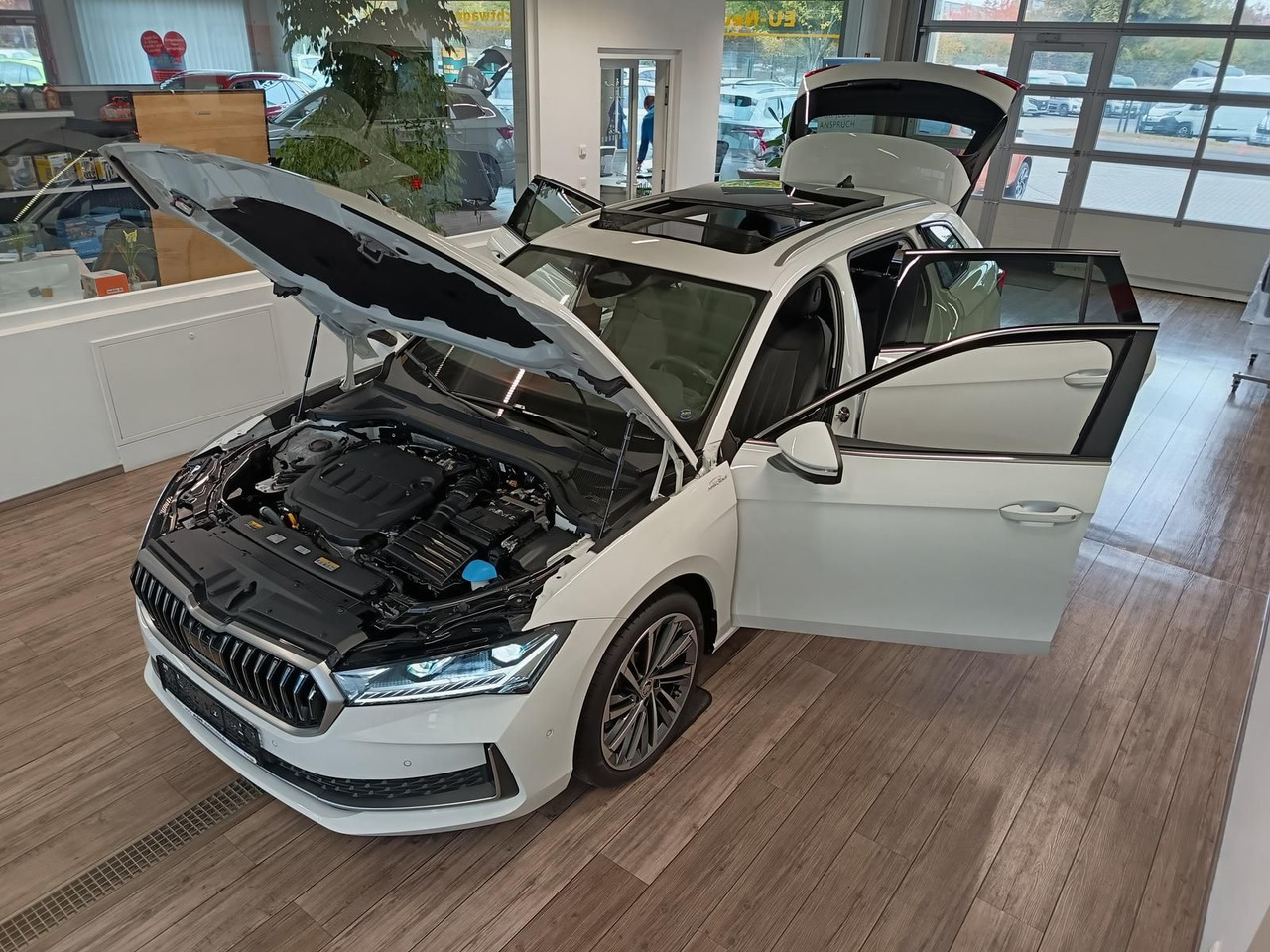 Skoda Superb Combi L&K 2,0TDI 4x4*PSD*STD.HZG*360°*HUD - Stationcar: billede 2 Skoda Superb Combi L&K 2,0TDI 4x4*PSD*STD.HZG*360°*HUD - Stationcar: billede 2