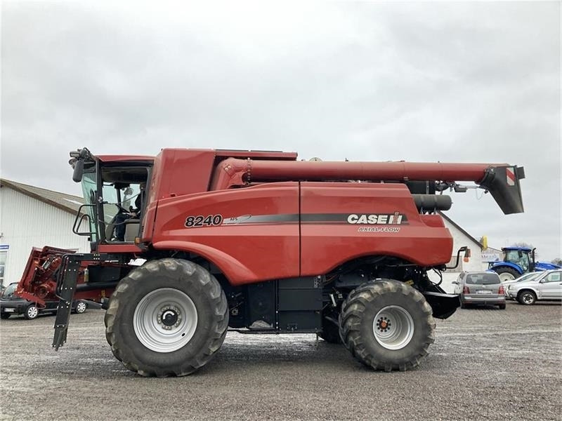 Case IH Axial Flow 8240 - Mejetærsker: billede 1 Case IH Axial Flow 8240 - Mejetærsker: billede 1