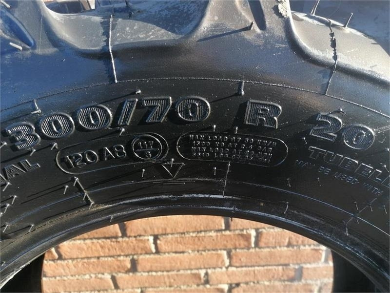 Kleber 300/70R20 - Dæk for Utility/ Speciel maskine: billede 4 Kleber 300/70R20 - Dæk for Utility/ Speciel maskine: billede 4