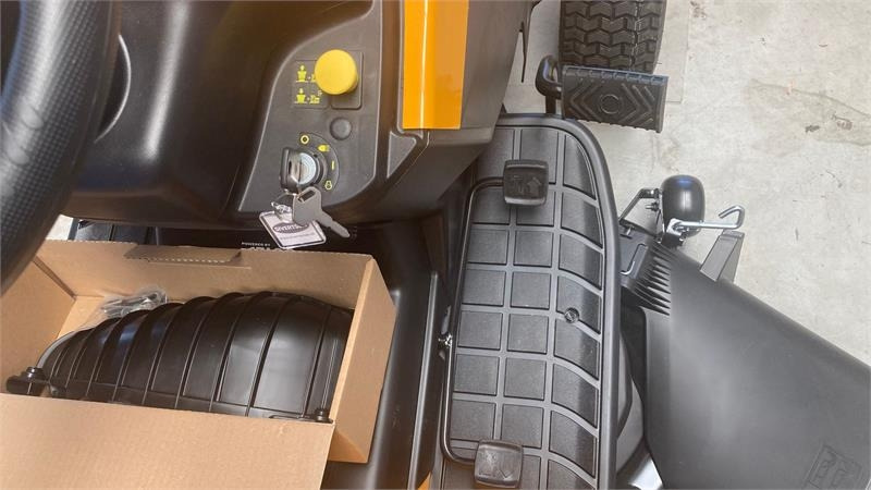 Stiga Tornado 5108 - Kommunal traktor: billede 4 Stiga Tornado 5108 - Kommunal traktor: billede 4