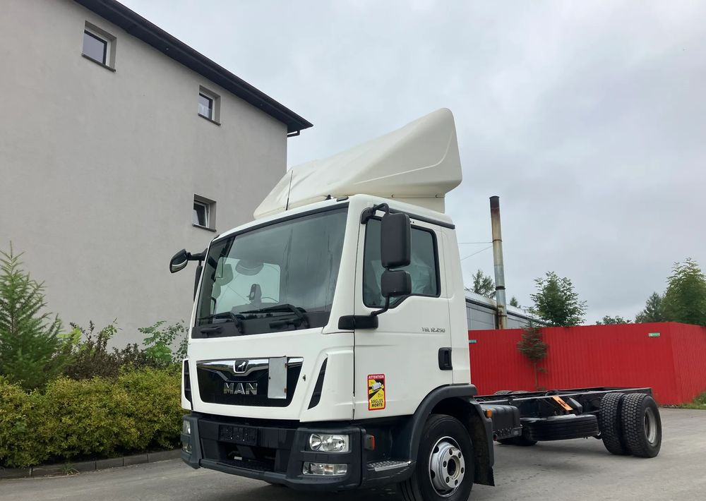 MAN Man TGM 12.250 euro  6 ramo do zabudowy Pomoc drogowa laweta kiper - Lastbil chassis: billede 1 MAN Man TGM 12.250 euro  6 ramo do zabudowy Pomoc drogowa laweta kiper - Lastbil chassis: billede 1