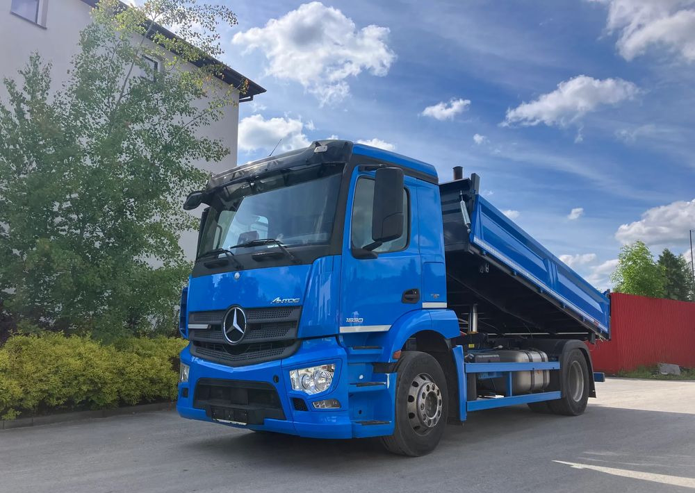 Mercedes-Benz ANTOS 1830 solidny kiper wywrotka blokada mostu - Tipvogn lastbil: billede 1 Mercedes-Benz ANTOS 1830 solidny kiper wywrotka blokada mostu - Tipvogn lastbil: billede 1