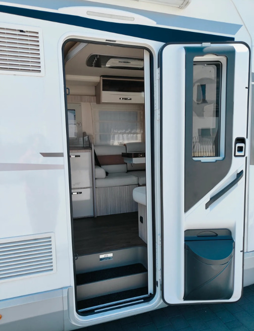 Leje en Elnagh Elnagh T-Loft 532 WINTER Alarm Solar Camera Air Conditioning Truma Diesel E  Awning Remis Retrofitted Elnagh Elnagh T-Loft 532 WINTER Alarm Solar Camera Air Conditioning Truma Diesel E  Awning Remis Retrofitted: billede 6