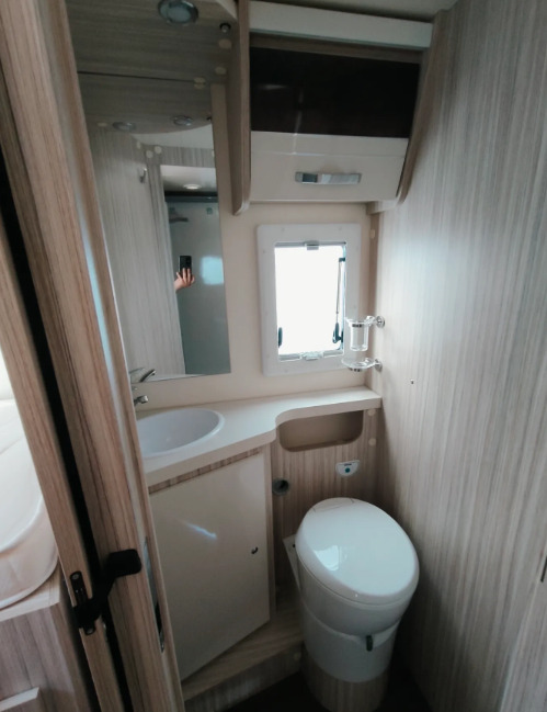 Leje en Elnagh Elnagh T-Loft 532 WINTER Alarm Solar Camera Air Conditioning Truma Diesel E  Awning Remis Retrofitted Elnagh Elnagh T-Loft 532 WINTER Alarm Solar Camera Air Conditioning Truma Diesel E  Awning Remis Retrofitted: billede 18