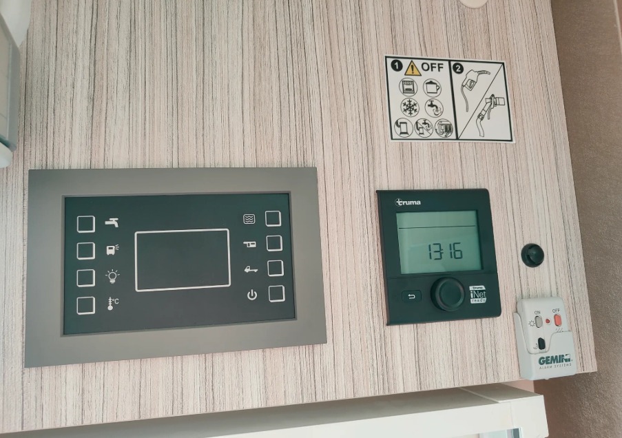 Leje en Elnagh Elnagh T-Loft 532 WINTER Alarm Solar Camera Air Conditioning Truma Diesel E  Awning Remis Retrofitted Elnagh Elnagh T-Loft 532 WINTER Alarm Solar Camera Air Conditioning Truma Diesel E  Awning Remis Retrofitted: billede 13