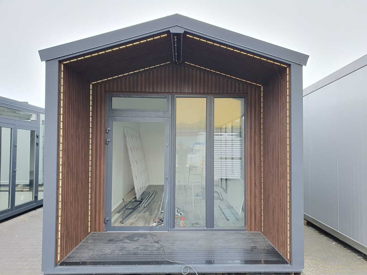 IDEX Premium Commercial Container Unit – Modern, Durable & Ready to Customize! Container with Terrace - Veksellad/ Container: billede 3 IDEX Premium Commercial Container Unit – Modern, Durable & Ready to Customize! Container with Terrace - Veksellad/ Container: billede 3