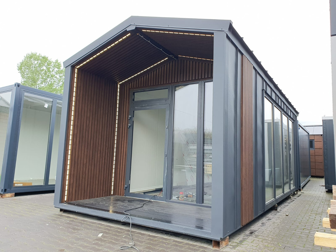 IDEX Premium Commercial Container Unit – Modern, Durable & Ready to Customize! Container with Terrace - Veksellad/ Container: billede 1 IDEX Premium Commercial Container Unit – Modern, Durable & Ready to Customize! Container with Terrace - Veksellad/ Container: billede 1