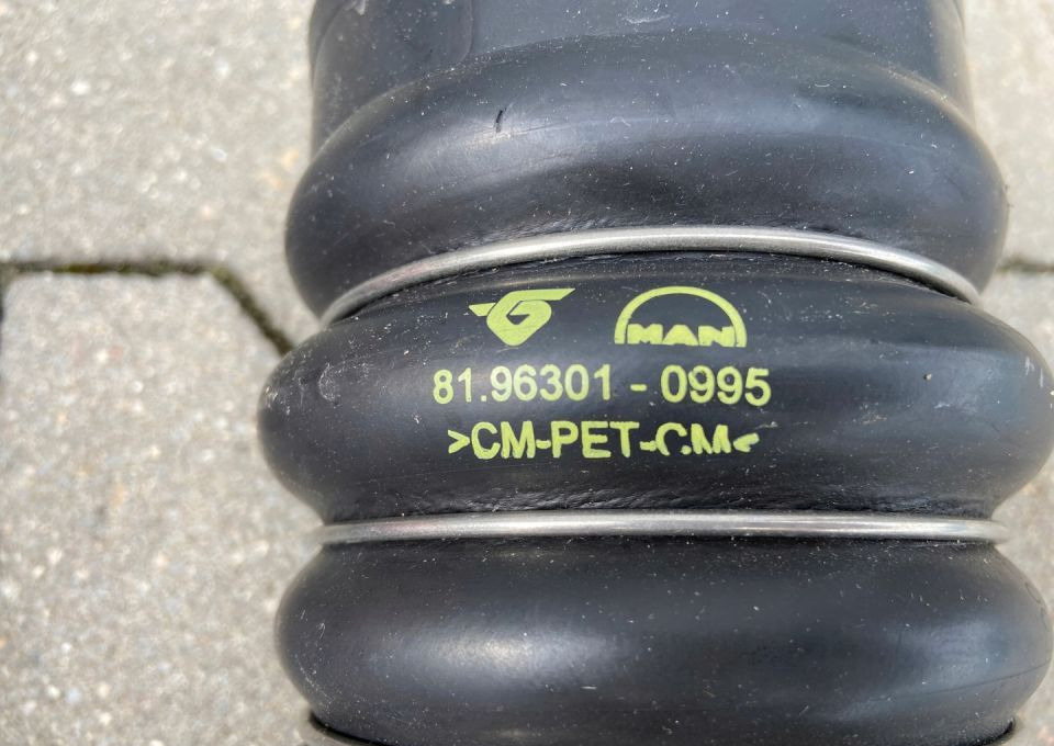 Guma chłodnicy MAN TGX TGS TG3 NOWA łącznik - Køler for Lastbil: billede 2 Guma chłodnicy MAN TGX TGS TG3 NOWA łącznik - Køler for Lastbil: billede 2