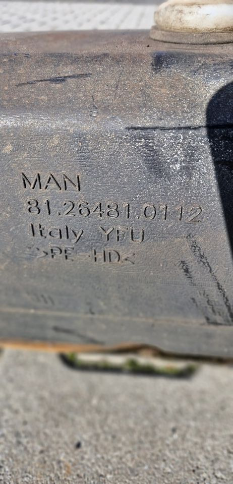 MAN TG3 TGX TGS ZBIORNICZEK PŁYNU DO SPRYSKIWACZY 81.26481.0112 - Visker for Lastbil: billede 2 MAN TG3 TGX TGS ZBIORNICZEK PŁYNU DO SPRYSKIWACZY 81.26481.0112 - Visker for Lastbil: billede 2