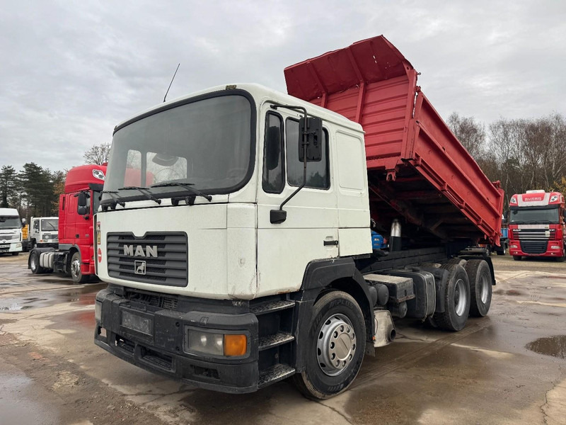 MAN 33.414 (BIG AXLE / STEEL SUSPENSION / 6 CYLINDER / MANUAL GEARBOX) - Tipvogn lastbil: billede 1 MAN 33.414 (BIG AXLE / STEEL SUSPENSION / 6 CYLINDER / MANUAL GEARBOX) - Tipvogn lastbil: billede 1