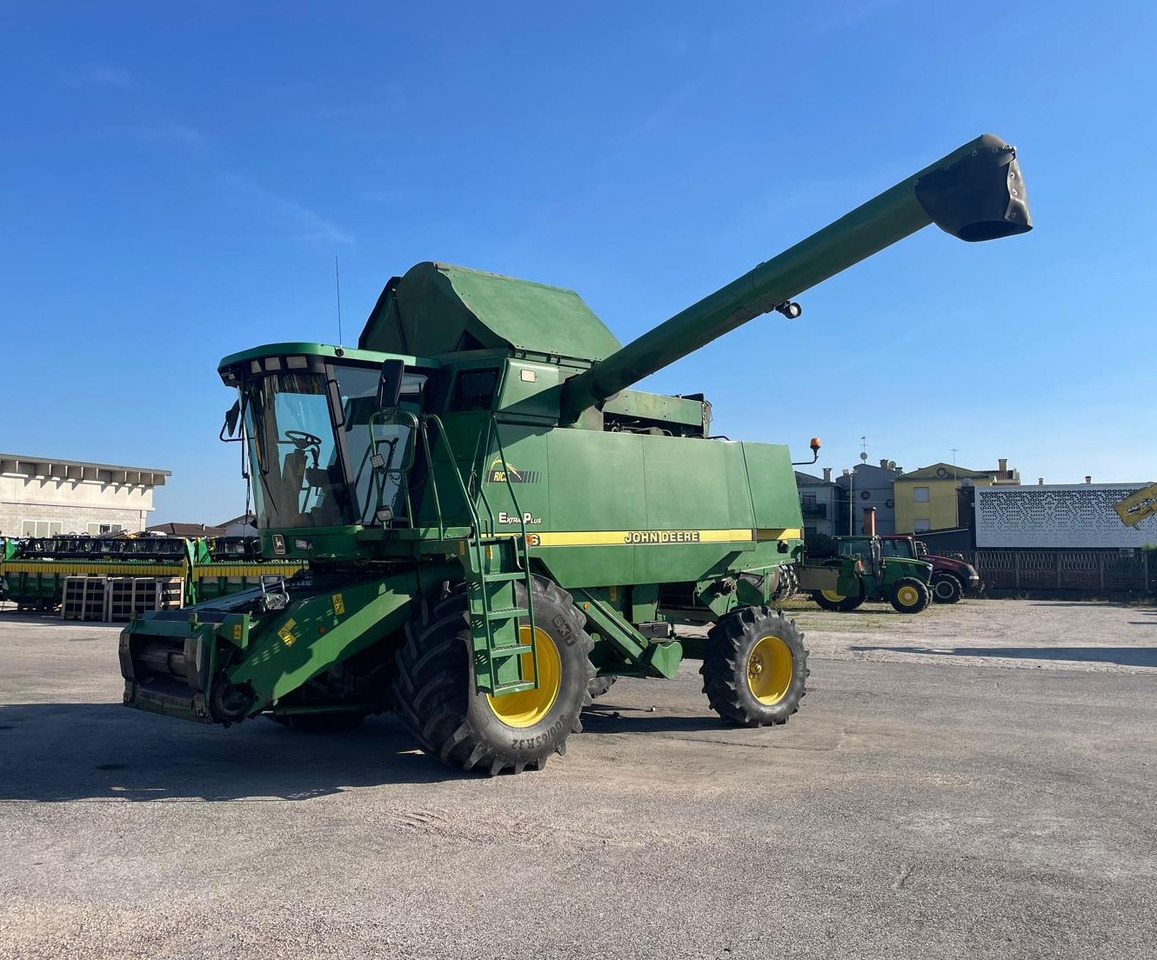 JOHN DEERE MIETITREBBIA CTS - Mejetærsker: billede 1 JOHN DEERE MIETITREBBIA CTS - Mejetærsker: billede 1