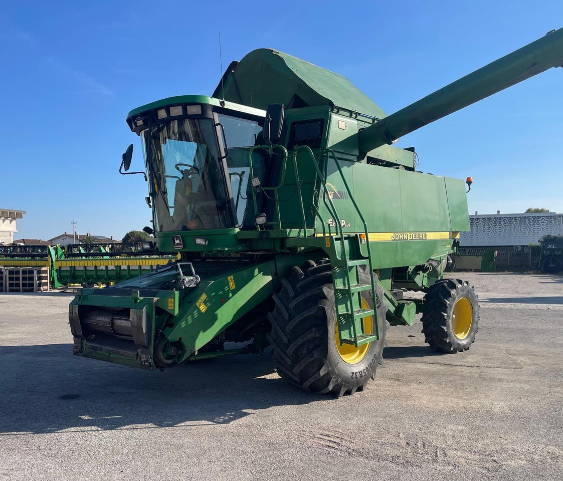 JOHN DEERE MIETITREBBIA CTS - Mejetærsker: billede 2 JOHN DEERE MIETITREBBIA CTS - Mejetærsker: billede 2