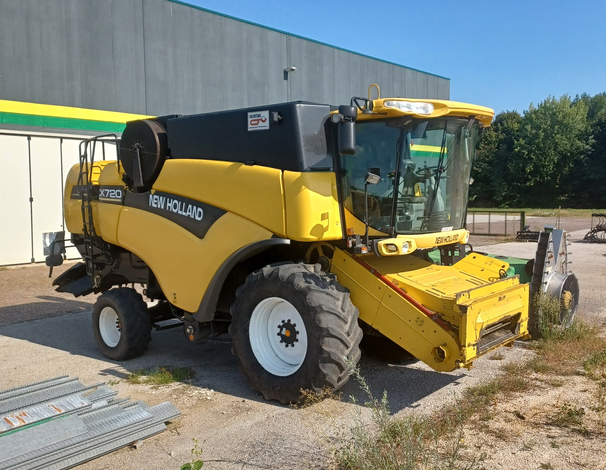 NEW HOLLAND MIETITREBBIA CX 720 - Mejetærsker: billede 1 NEW HOLLAND MIETITREBBIA CX 720 - Mejetærsker: billede 1