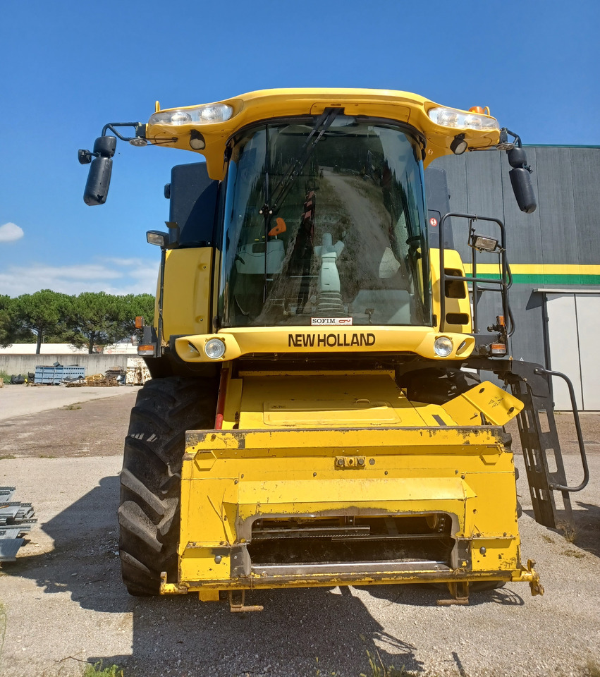 NEW HOLLAND MIETITREBBIA CX 720 - Mejetærsker: billede 3 NEW HOLLAND MIETITREBBIA CX 720 - Mejetærsker: billede 3
