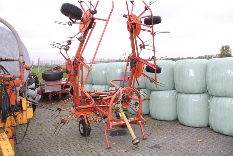 Fella 680 en diverse machines - Høvender: billede 1 Fella 680 en diverse machines - Høvender: billede 1