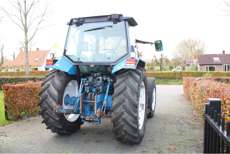New Holland 6640 met turbo fronthef en front pto - Traktor: billede 4 New Holland 6640 met turbo fronthef en front pto - Traktor: billede 4