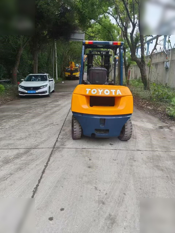 TOYOTA 8FGU30 - Gaffeltruck: billede 2 TOYOTA 8FGU30 - Gaffeltruck: billede 2