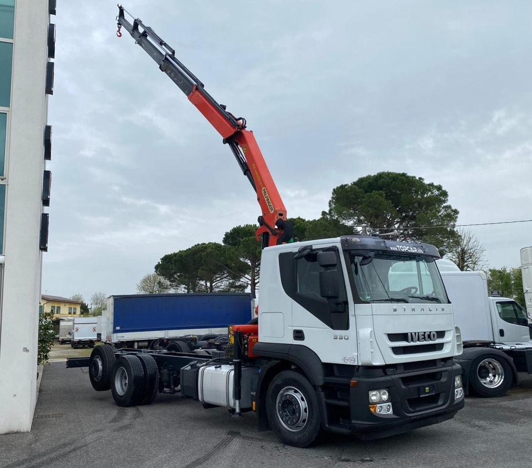 IVECO AT260S33 - Lastbil med kran: billede 2 IVECO AT260S33 - Lastbil med kran: billede 2