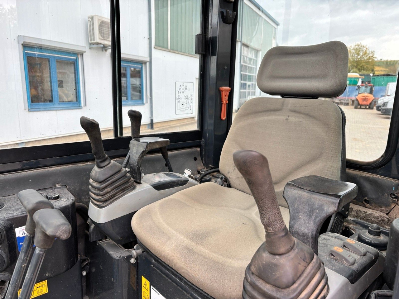 Komatsu PC26MR-3 - Minigravemaskine: billede 4 Komatsu PC26MR-3 - Minigravemaskine: billede 4