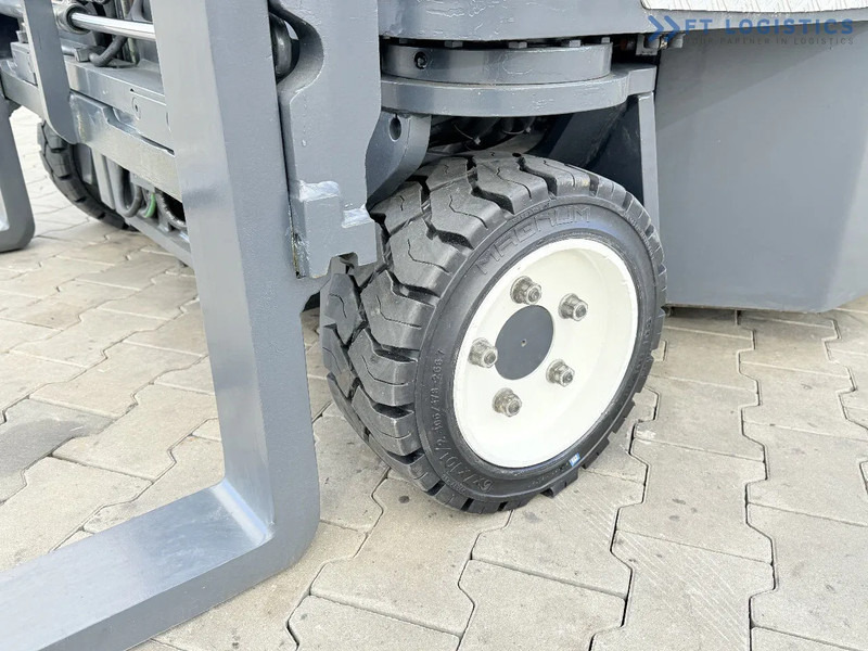 Combilift C3000CB / GAS / TRIPLEX 4900MM / FREE LIFT / FORK POSITIONER / SIDE SHIFT / EXCELLENT CONDITION / Wide range of four-way and sid - Firevejs reach truck: billede 4 Combilift C3000CB / GAS / TRIPLEX 4900MM / FREE LIFT / FORK POSITIONER / SIDE SHIFT / EXCELLENT CONDITION / Wide range of four-way and sid - Firevejs reach truck: billede 4