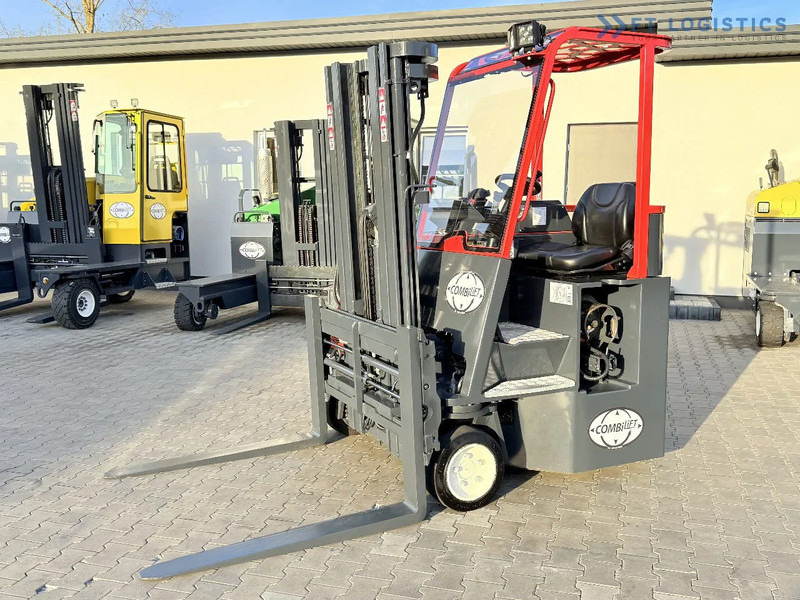 Combilift C3000CB / GAS / TRIPLEX 4900MM / FREE LIFT / SIDE SHIFT / FORK POSITIONER / EXCELLENT CONDITION / Wide range of four-way and sid - Firevejs reach truck: billede 3 Combilift C3000CB / GAS / TRIPLEX 4900MM / FREE LIFT / SIDE SHIFT / FORK POSITIONER / EXCELLENT CONDITION / Wide range of four-way and sid - Firevejs reach truck: billede 3