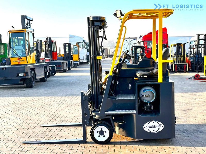 Combilift C3000CB / LPG / TRIPLEX - 4900MM / LPG / FREE LIFT / FORK POSITIONER C3000CB / LPG / TRIPLEX - 4900MM / LPG / FREE LIFT / FORK P - Firevejs reach truck: billede 2 Combilift C3000CB / LPG / TRIPLEX - 4900MM / LPG / FREE LIFT / FORK POSITIONER C3000CB / LPG / TRIPLEX - 4900MM / LPG / FREE LIFT / FORK P - Firevejs reach truck: billede 2