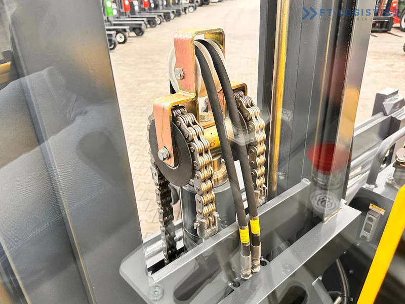 Combilift C4500 / DUPLEX / 4050MM / DIESEL / WIDE POSITIONER / FREE LIFT C4500 / DUPLEX / 4050MM / DIESEL / WIDE POSITIONER / FREE LIFT - Firevejs reach truck: billede 2 Combilift C4500 / DUPLEX / 4050MM / DIESEL / WIDE POSITIONER / FREE LIFT C4500 / DUPLEX / 4050MM / DIESEL / WIDE POSITIONER / FREE LIFT - Firevejs reach truck: billede 2