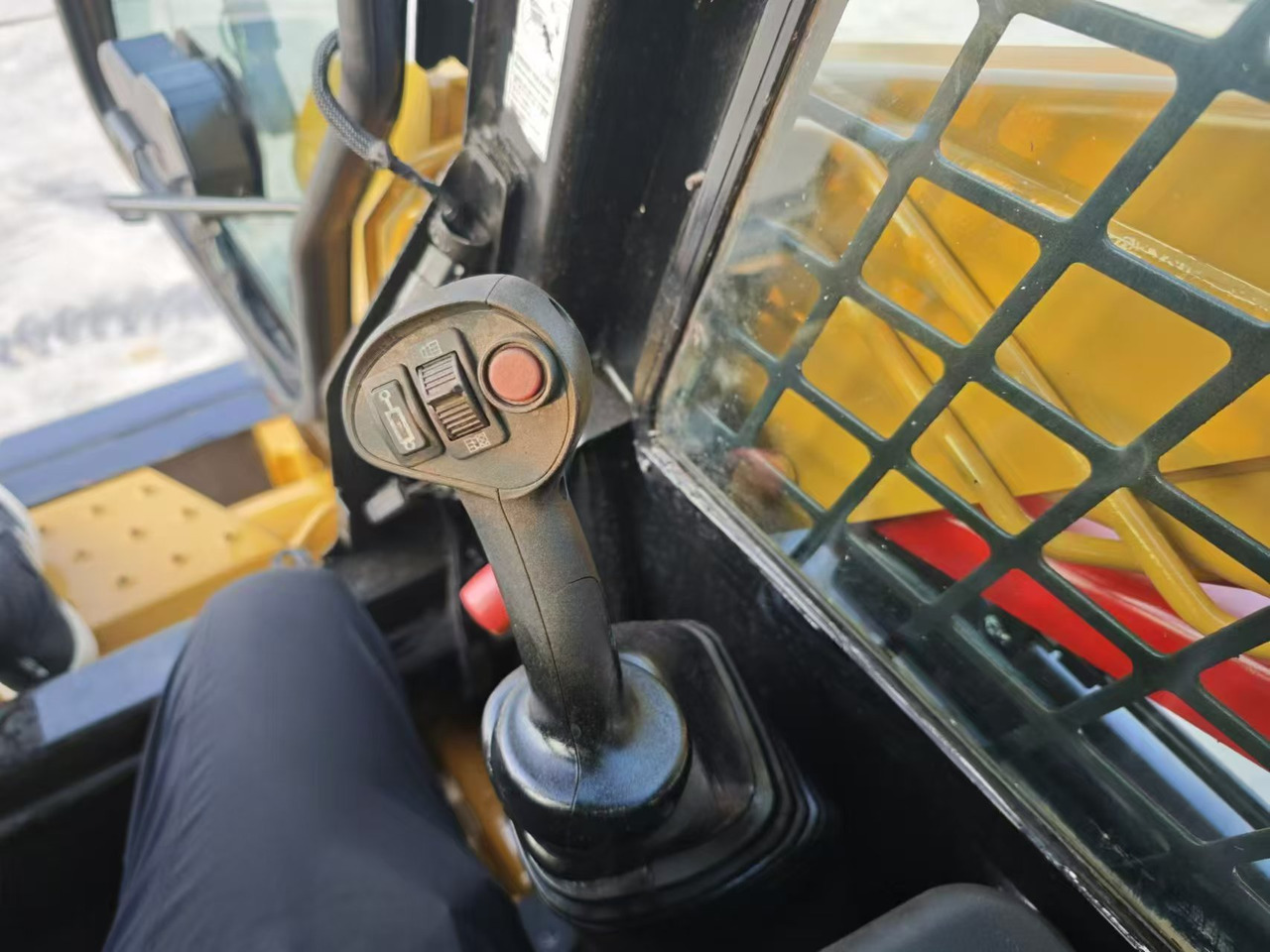 CATERPILLAR 246C - Skridstyret minilæsser: billede 5 CATERPILLAR 246C - Skridstyret minilæsser: billede 5