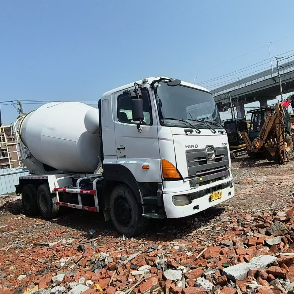 HINO 700 - Tankbil: billede 2 HINO 700 - Tankbil: billede 2