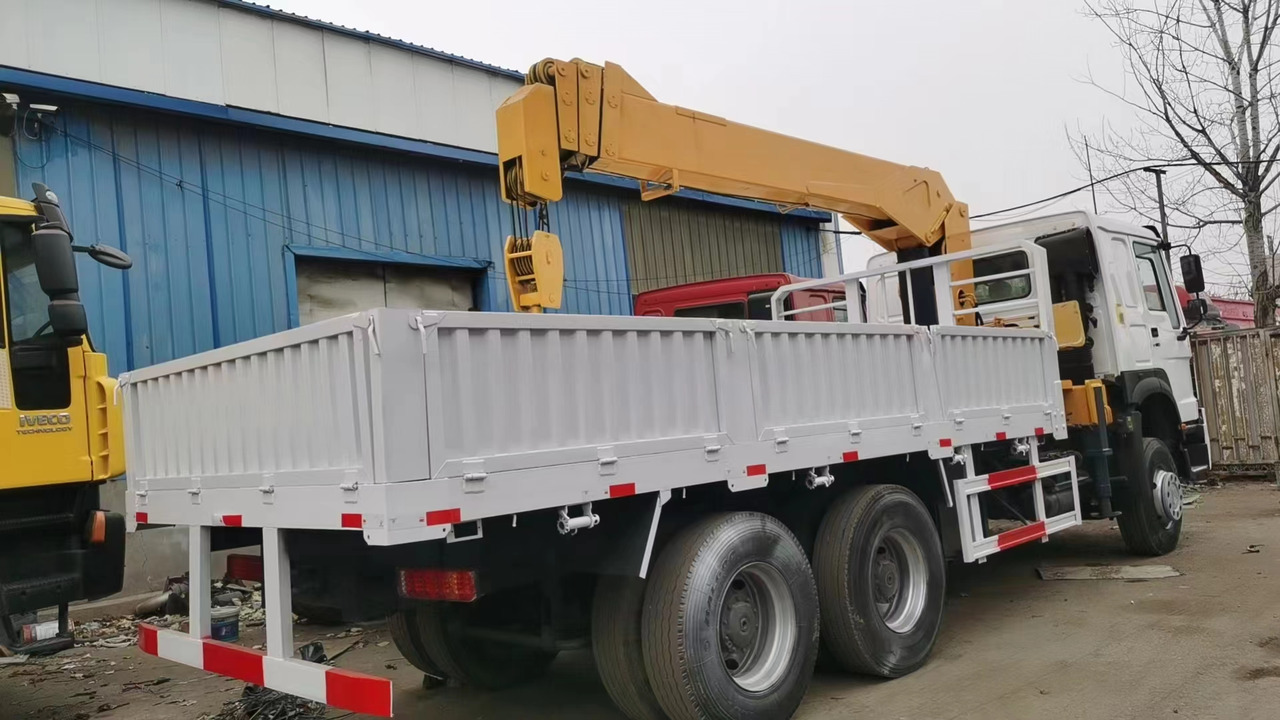 HOWO 371 - Lastbil med kran: billede 3 HOWO 371 - Lastbil med kran: billede 3