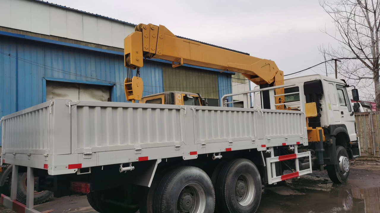 HOWO 371 - Lastbil med kran: billede 2 HOWO 371 - Lastbil med kran: billede 2