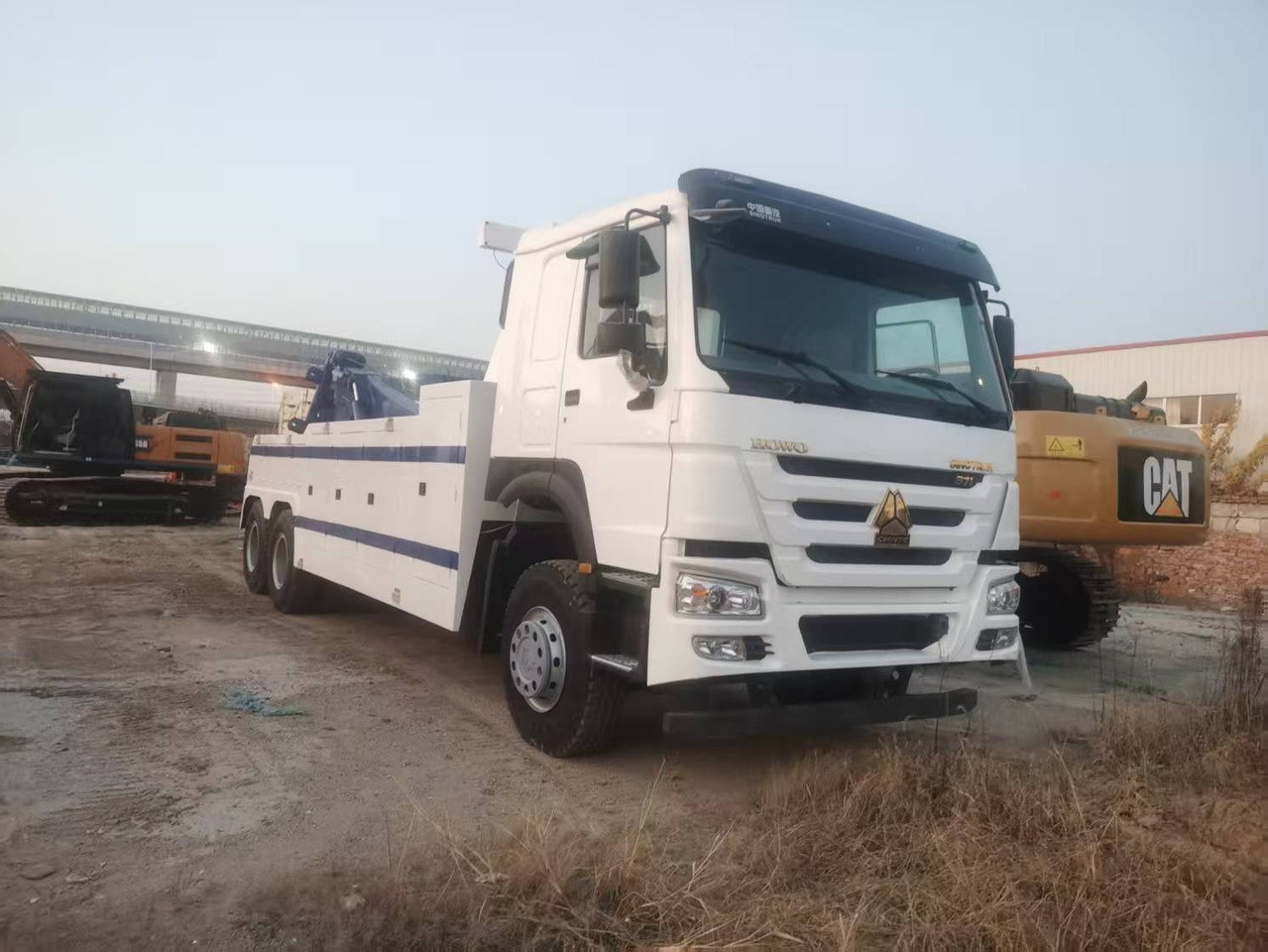 HOWO tow truck - Lastbil med kran: billede 1 HOWO tow truck - Lastbil med kran: billede 1