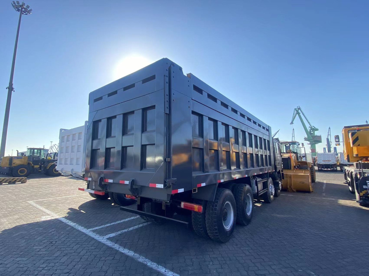 SHACMAN Shacman F3000 8*4 dump truck - Tipvogn lastbil: billede 5 SHACMAN Shacman F3000 8*4 dump truck - Tipvogn lastbil: billede 5