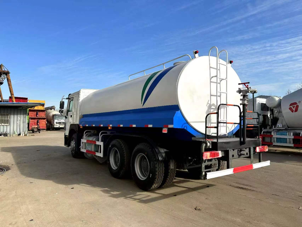 SINOTRUK 20 cubic meters tanker - Tankbil: billede 3 SINOTRUK 20 cubic meters tanker - Tankbil: billede 3