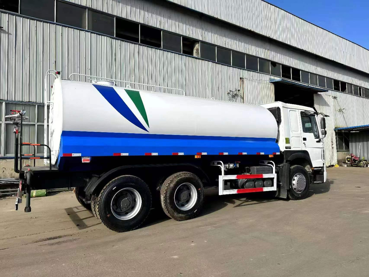 SINOTRUK 20 cubic meters tanker - Tankbil: billede 5 SINOTRUK 20 cubic meters tanker - Tankbil: billede 5