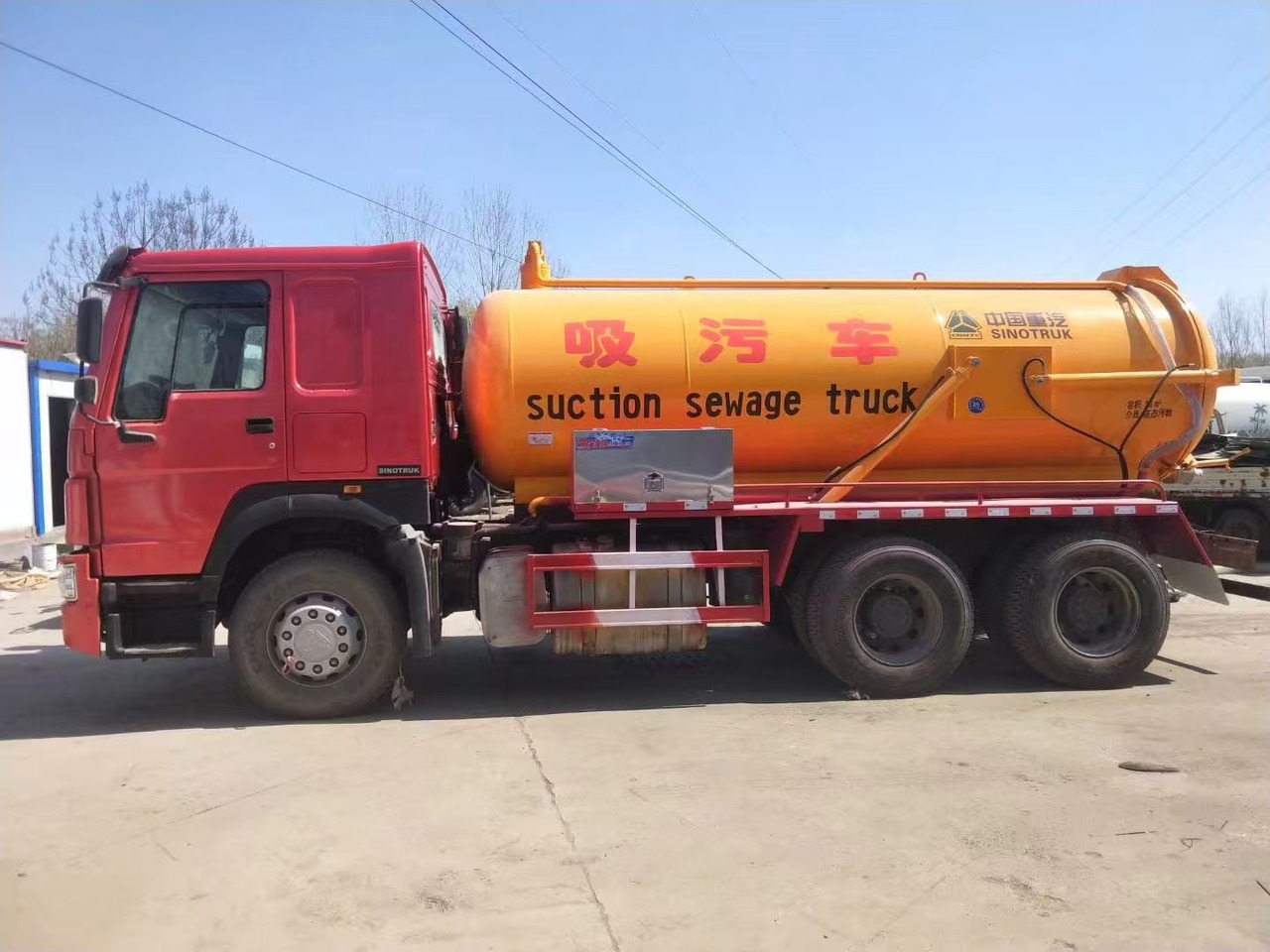 SINOTRUK SINOTRUK 336 suction sewage truck - Containerbil/ Veksellad lastbil: billede 1 SINOTRUK SINOTRUK 336 suction sewage truck - Containerbil/ Veksellad lastbil: billede 1