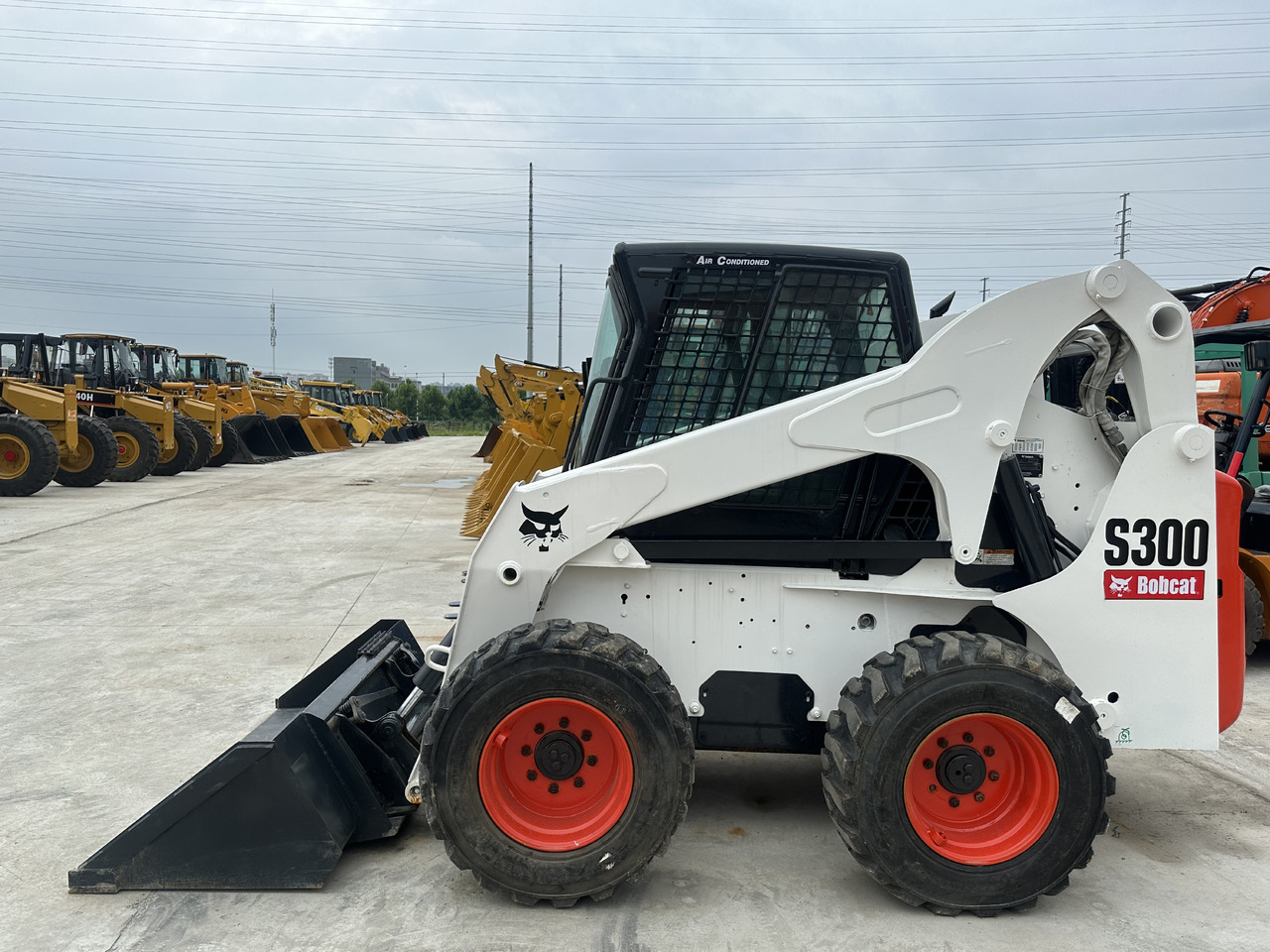 Second hand Hot sale skid-steers Bobcat S300 - Skridstyret minilæsser: billede 5 Second hand Hot sale skid-steers Bobcat S300 - Skridstyret minilæsser: billede 5